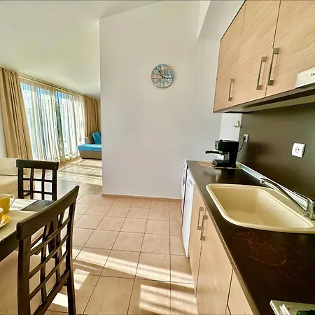 Menada Apartament Aheloi