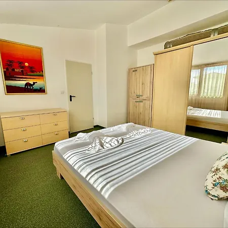 Menada Apartament Aheloi