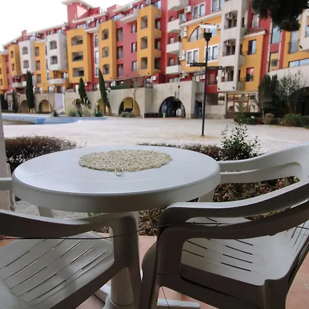 Menada Apartament Aheloi