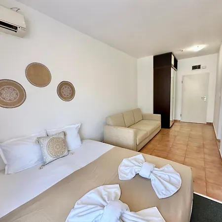 Menada Апартамент *