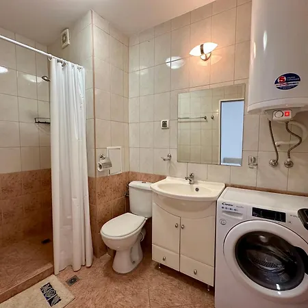 Menada Apartament Aheloi